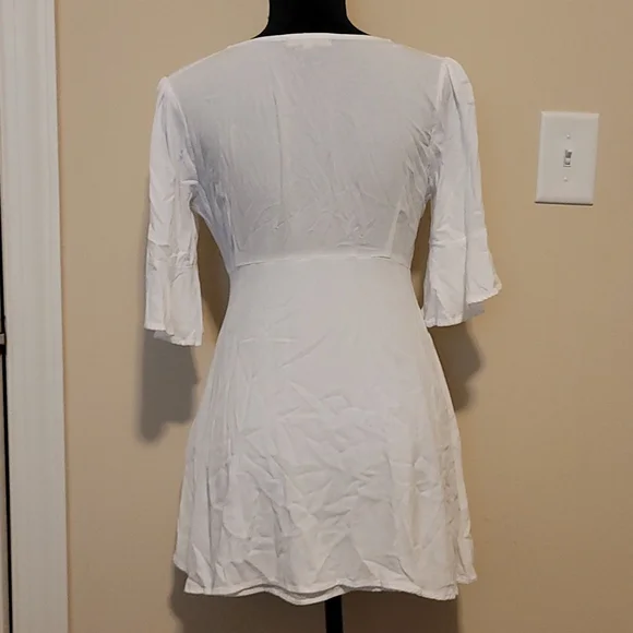 Beautiful flowy mini dress! - Picture 6 of 12
